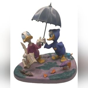 WDCC Donald & Daisy "Looks Like Rain" Fantasia 2000  10" Tall Figurine Large Box